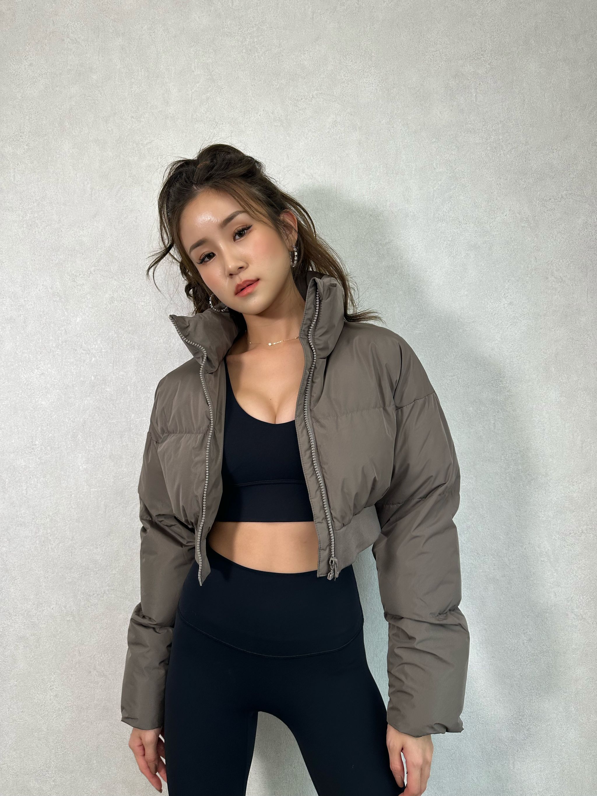 CROP BOMBER JACKET(Taupe/Black)_1