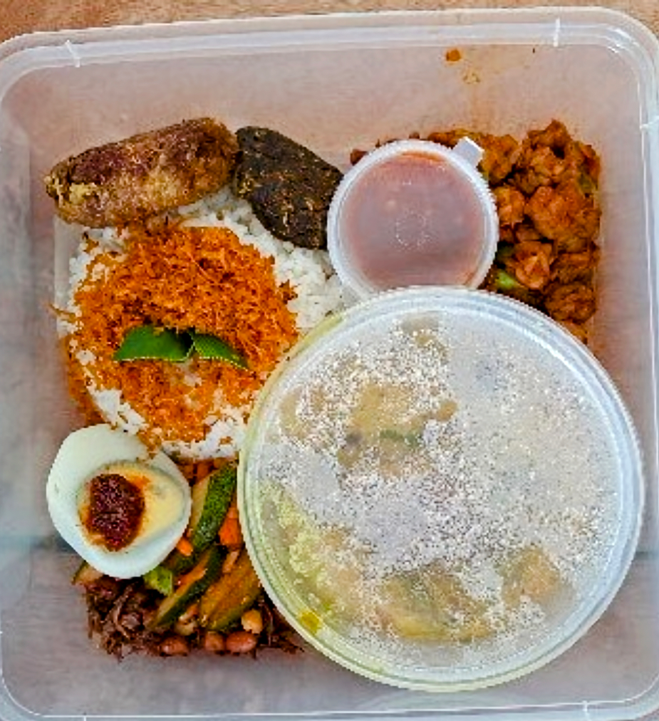 Nasi Ambeng Ayam or  Kway Teow HorFun_1