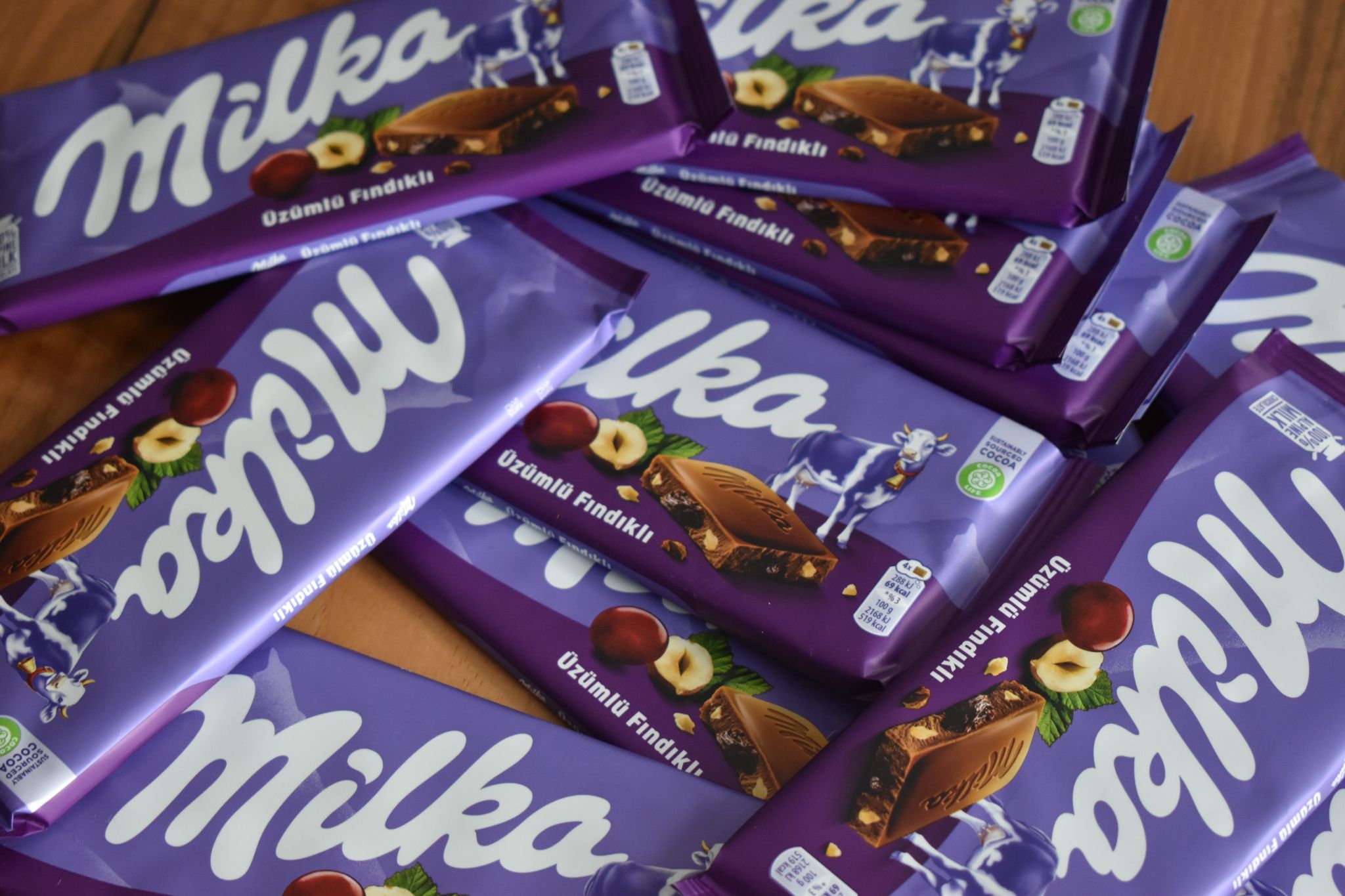 MILKA CHOCOLATE NUTS AND RAISIN_0