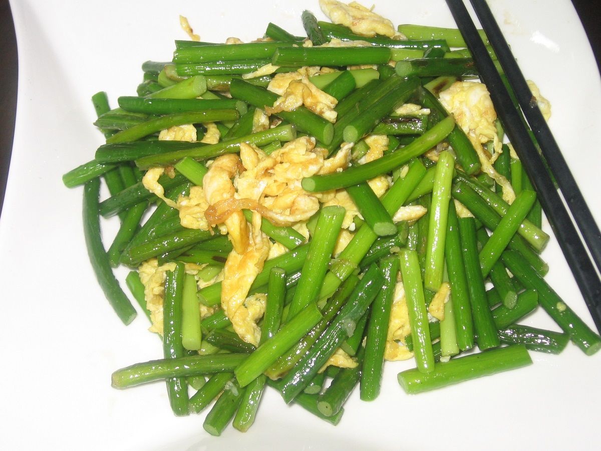 Eggs with Garlic Stem _0