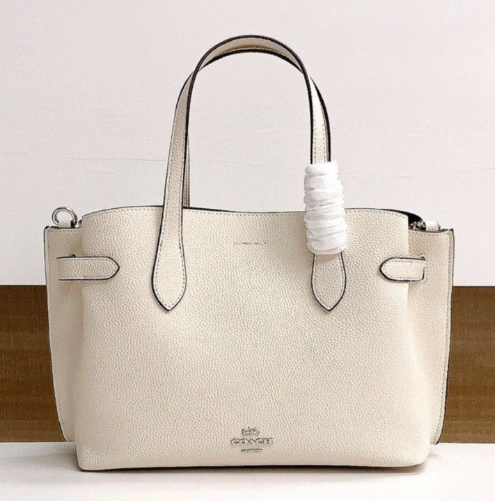 Hanna Carryall_0