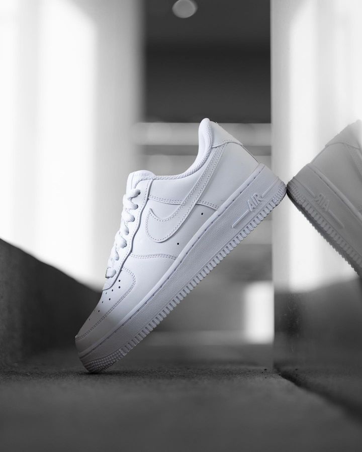 Nike Air Force 1 Low "Tripple White"_0