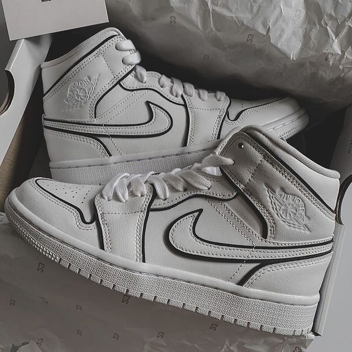 Nike air Jordan 1 Retro High IRIDESCENT OUTLINE_1