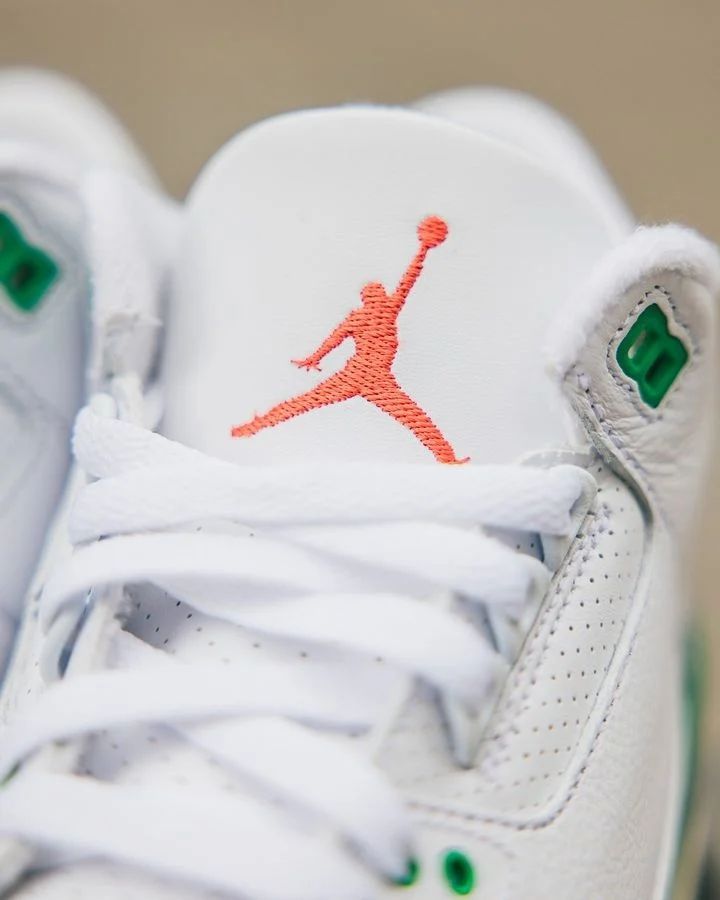 Air Jordan 3 OG "Lucky Green," _3