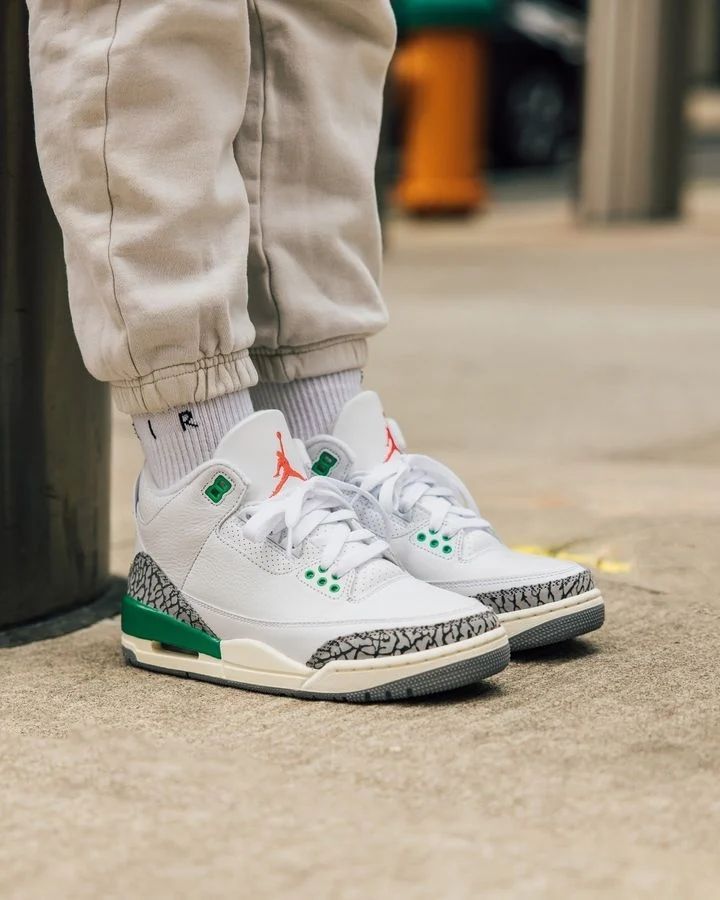 Air Jordan 3 OG "Lucky Green," _0