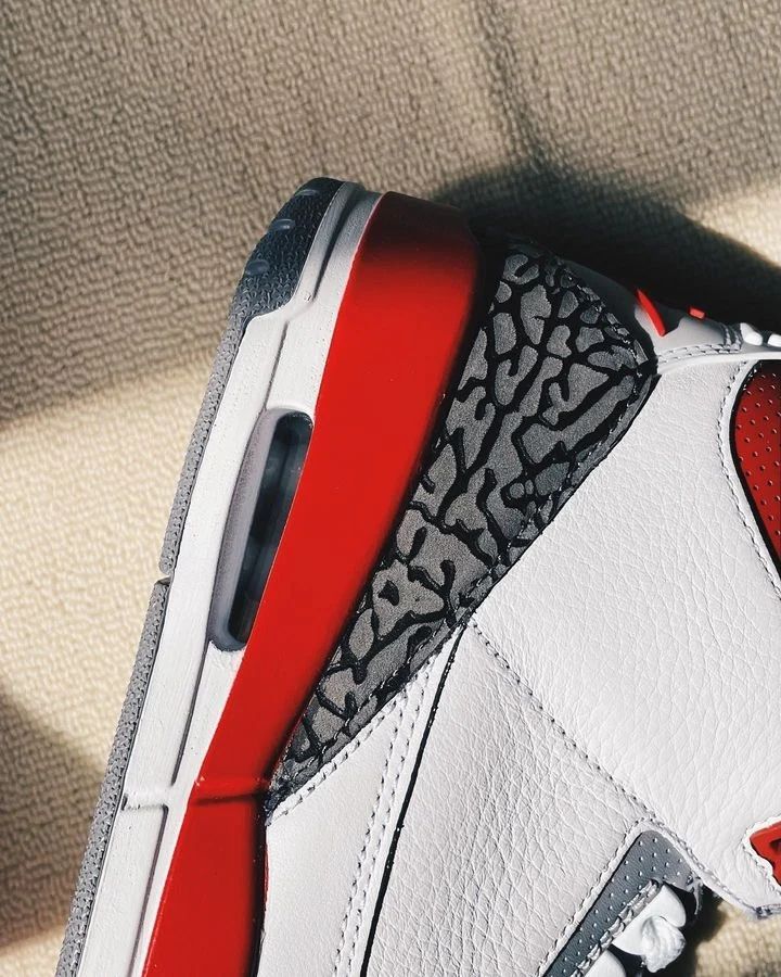 Air Jordan 3 Retro "Fire Red 2022," _4