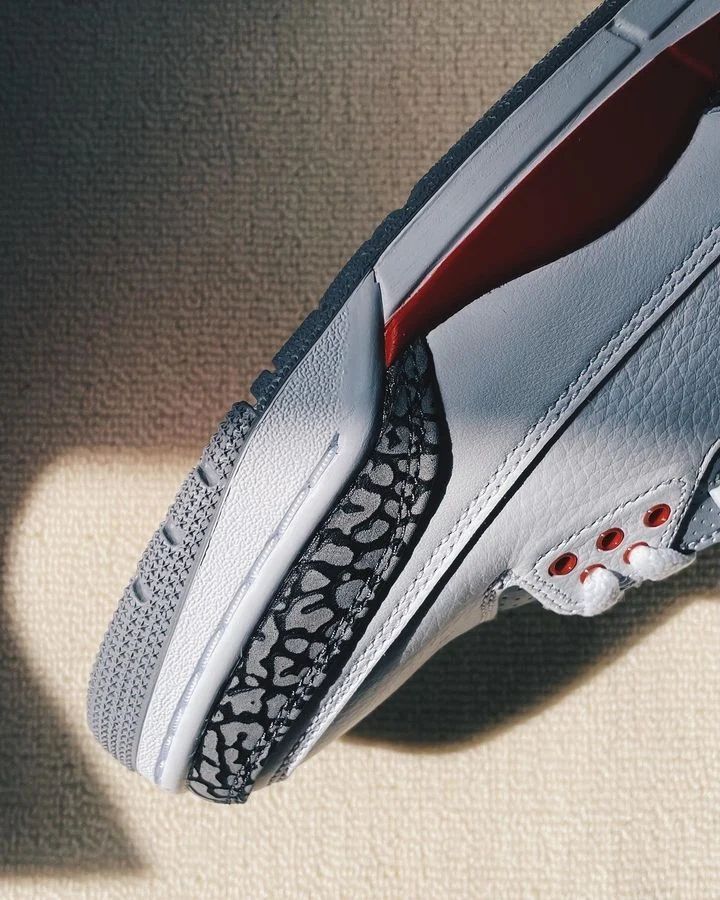 Air Jordan 3 Retro "Fire Red 2022," _1