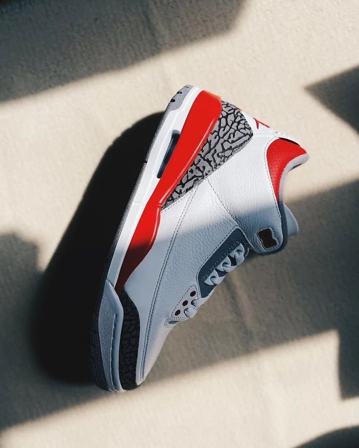 Air Jordan 3 Retro "Fire Red 2022," _0