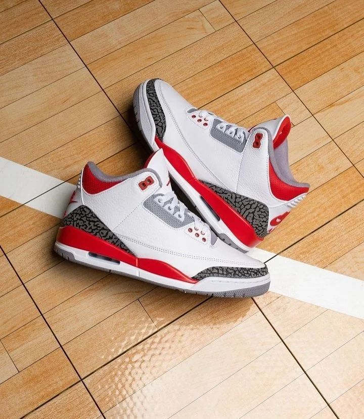 Air Jordan 3 Retro "Fire Red 2022," _2