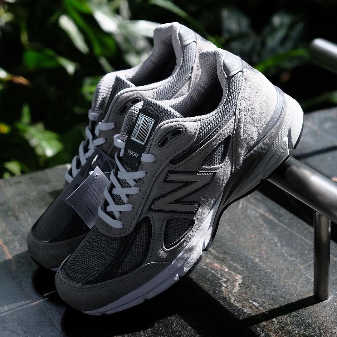 New Balance 990 V4_0