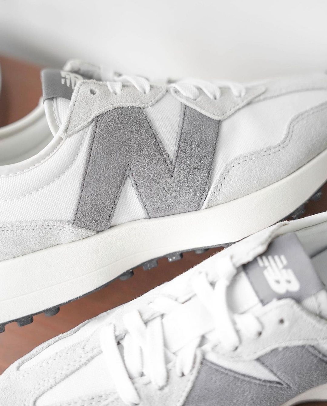 New Balance 327 Trainers in "Grey Rain Cloud"_7