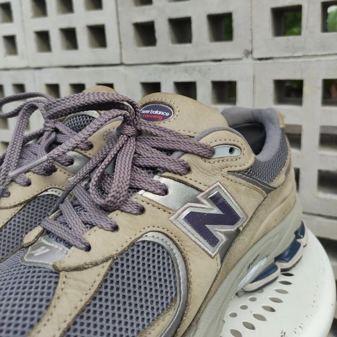 New Balance 2002R in "Light Grey" (ML2002RA)_4