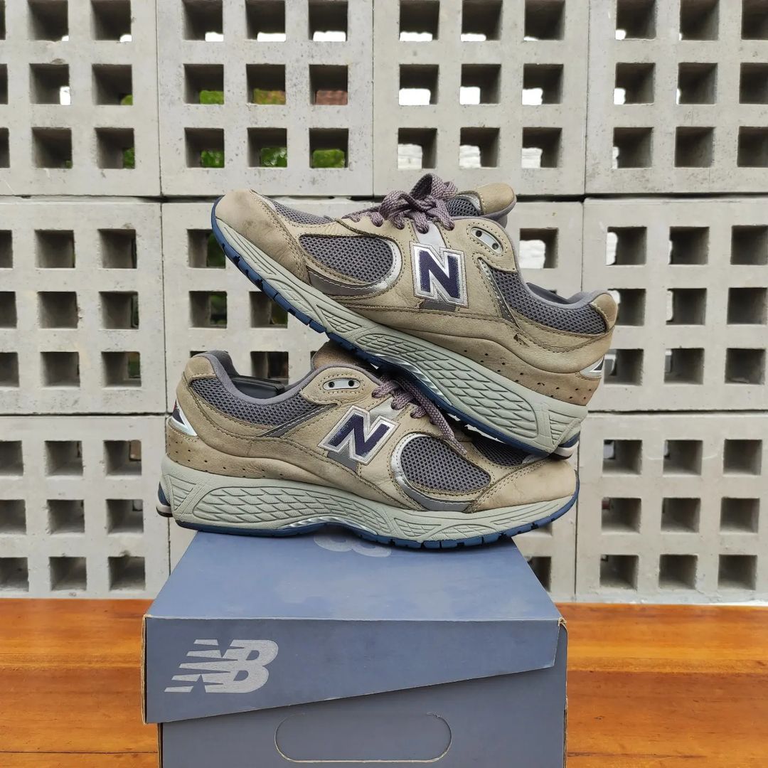 New Balance 2002R in "Light Grey" (ML2002RA)_6