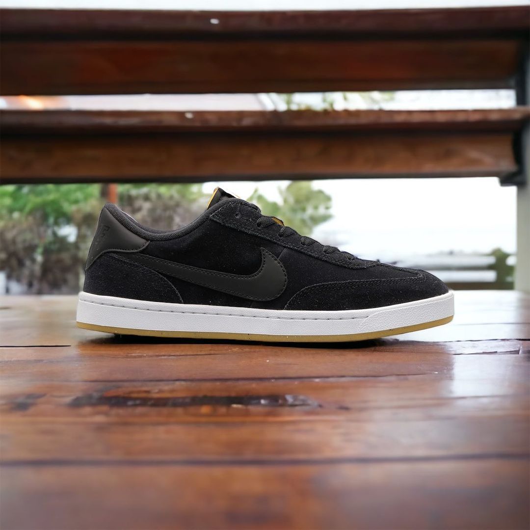 Nike SB FC Classic in sleek "Black"_3