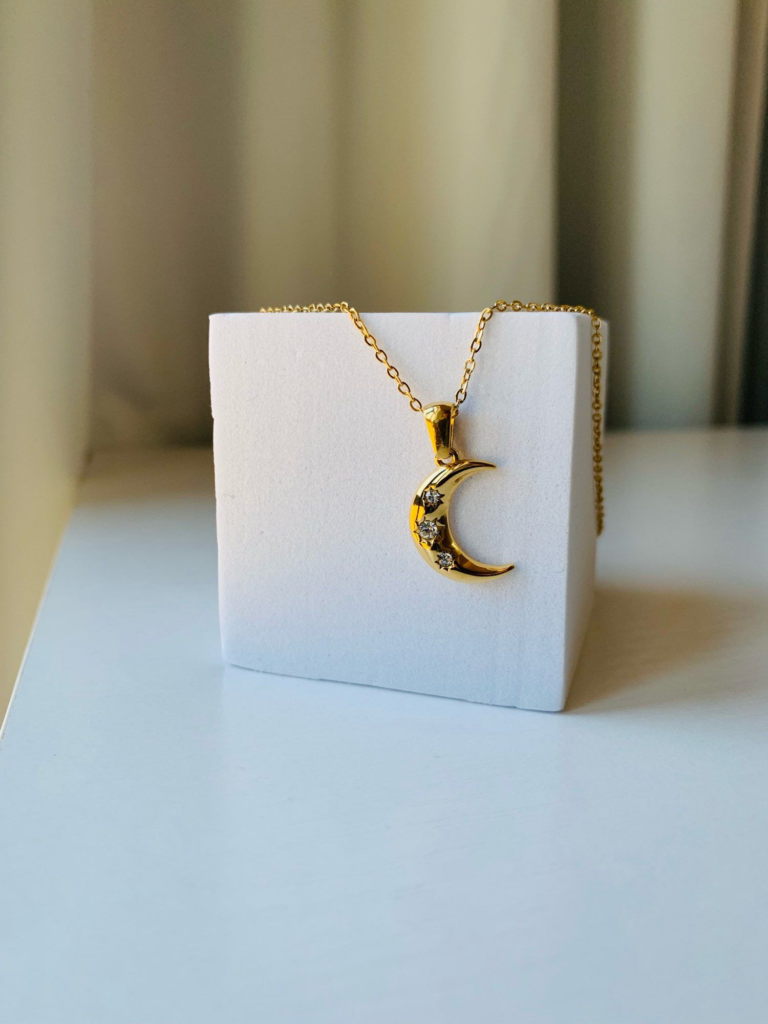 Moon Pendant Necklace _1