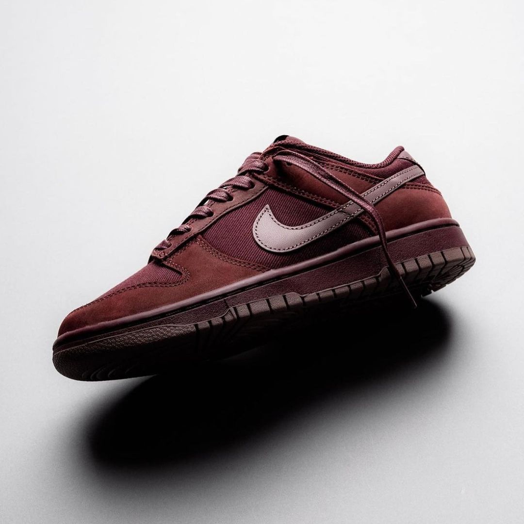 Nike Dunk Low "Burgundy Crush,"_0