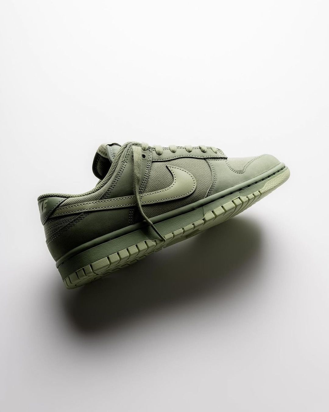 Nike Dunk Low Premium 'Oil Green,'_0