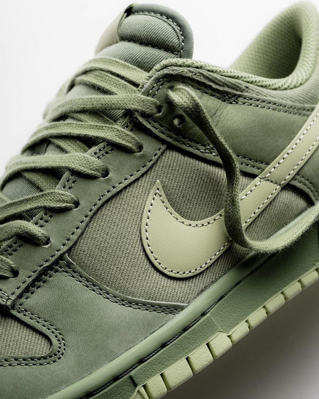 Nike Dunk Low Premium 'Oil Green,'_1