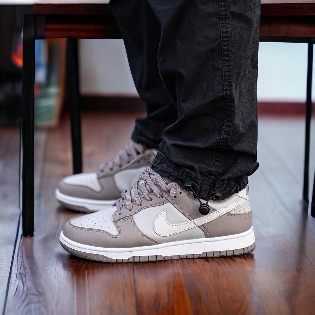 Nike Dunk Low "Bone Beige,"_0