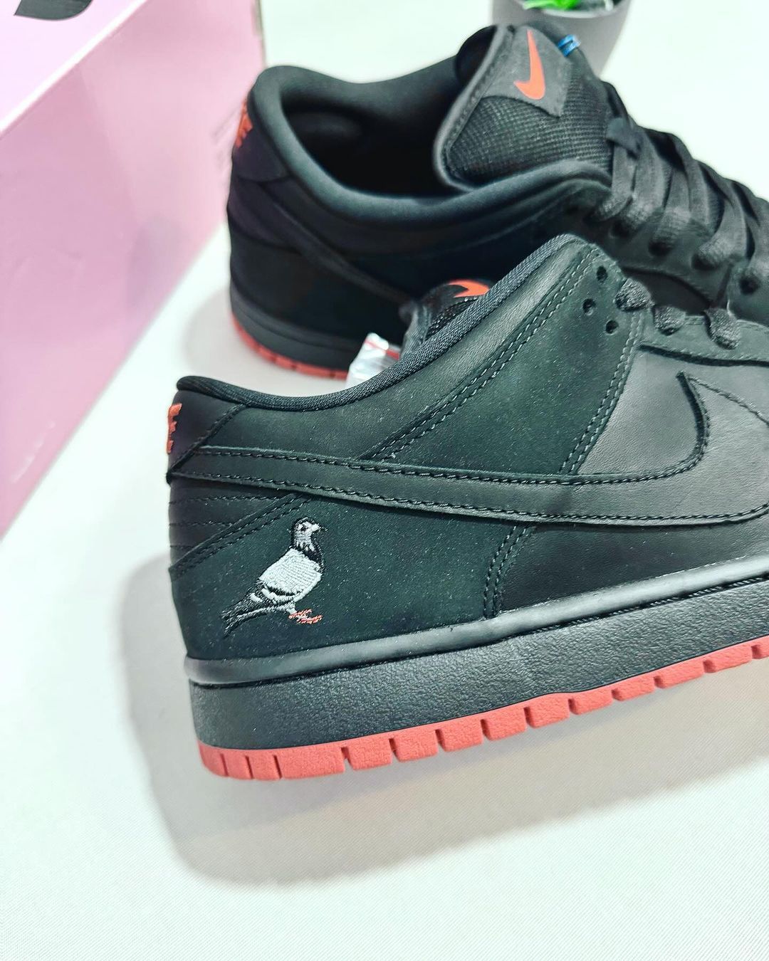 Nike SB Dunk Low Black Pigeon_1