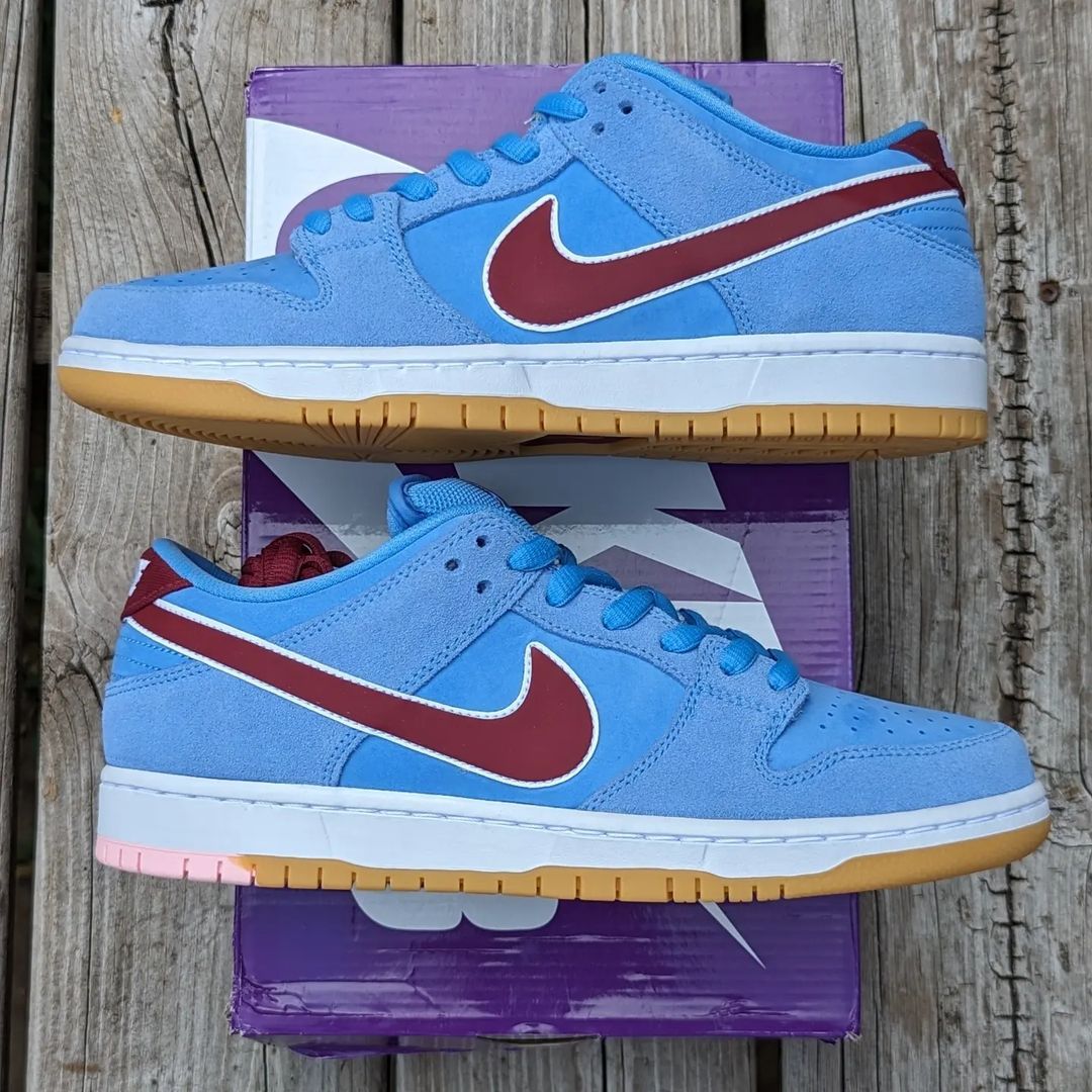 Nike SB Dunk Low "Phillies,"_1