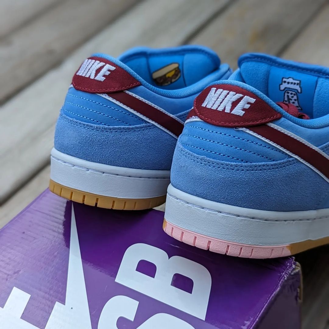 Nike SB Dunk Low "Phillies,"_4