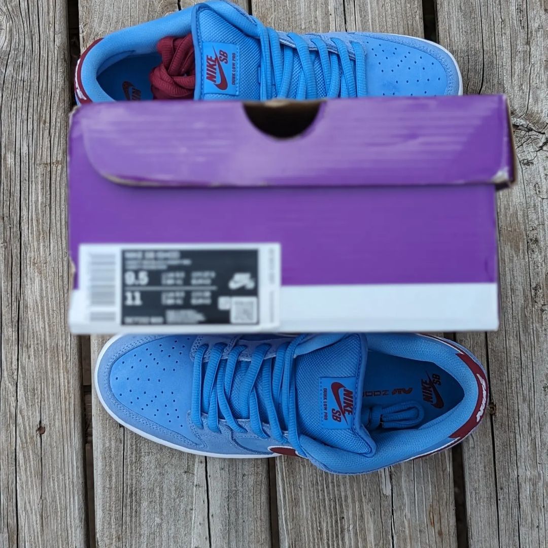 Nike SB Dunk Low "Phillies,"_6