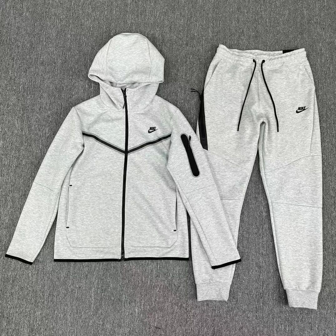 NIKE TECH FLEECE_3