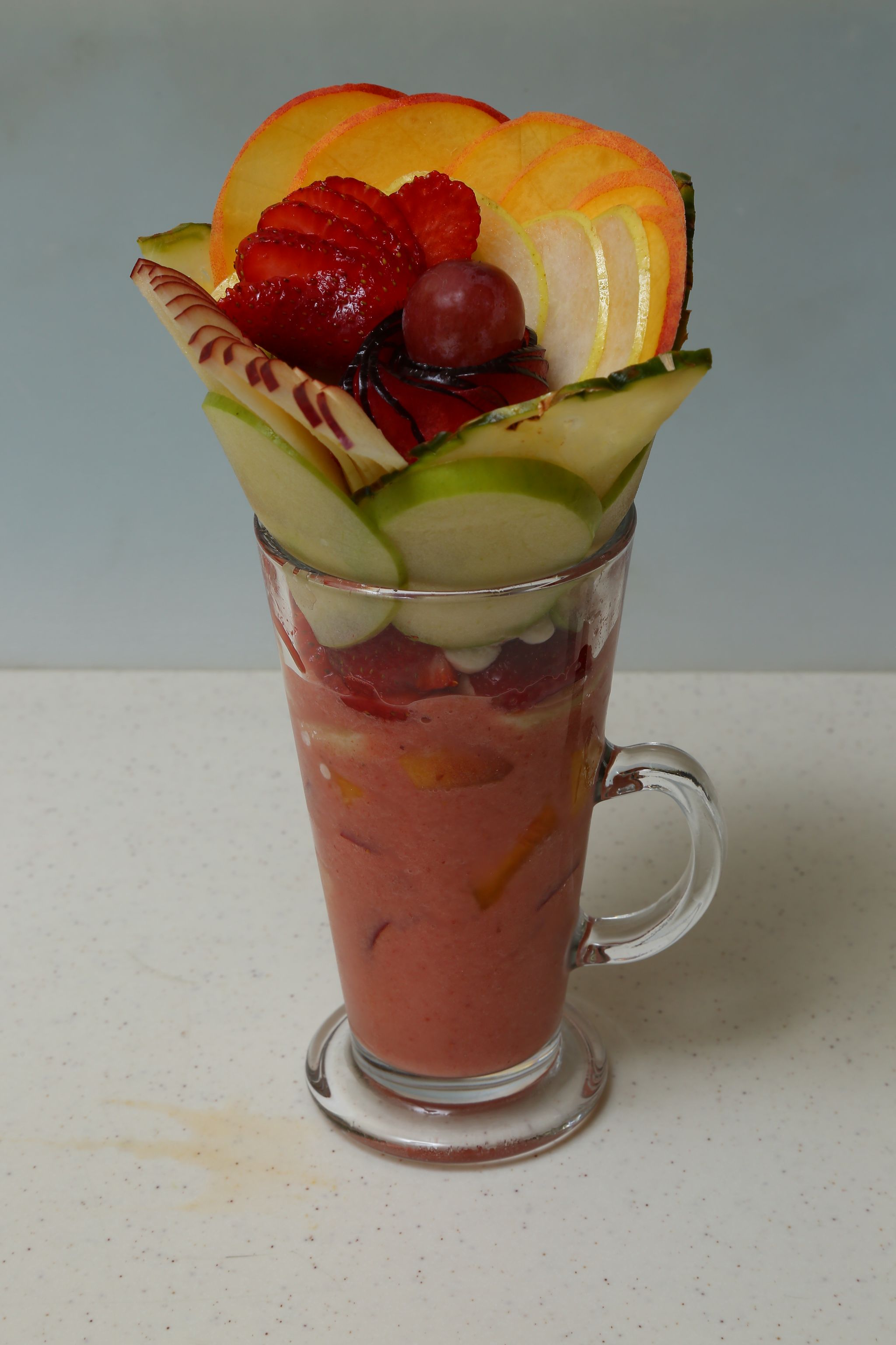 Mixed Cocktail with fruit pieces كوكتيل مع قطع الفواكه_0