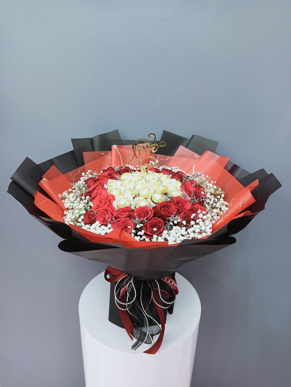 Roses and Ferrero Bouquet_0