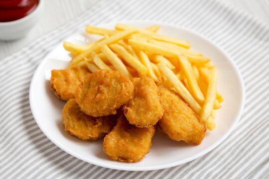 Chicken Nuggets & Fries_0