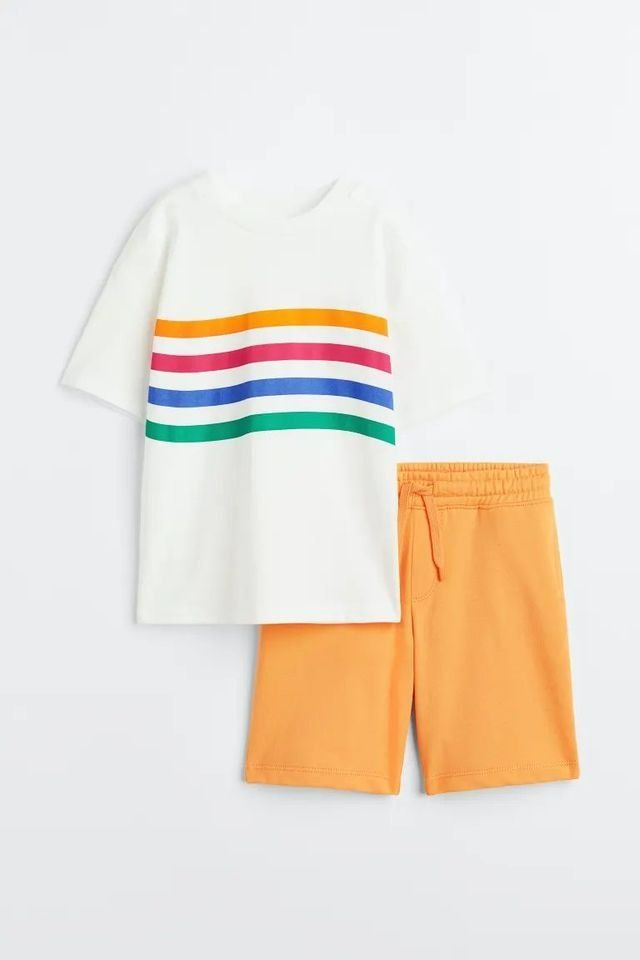 H&M T-shirt and pair of shorts in soft cotton fabric (4-5Y)_0