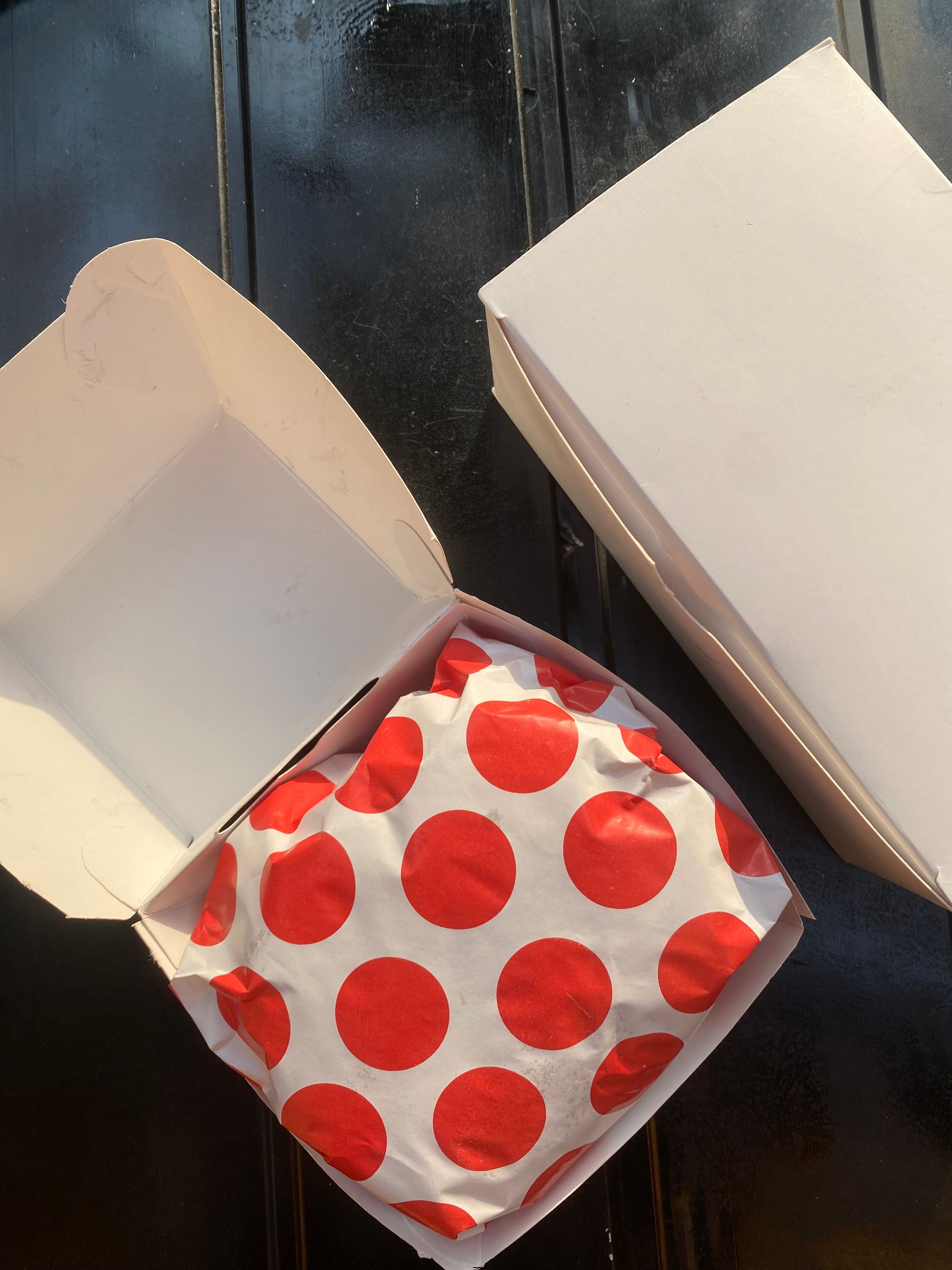 “POLKA DOT” DELI PAPERS - 12” x 12” / RED & WHITE - PACK OF 100 PIECES_2
