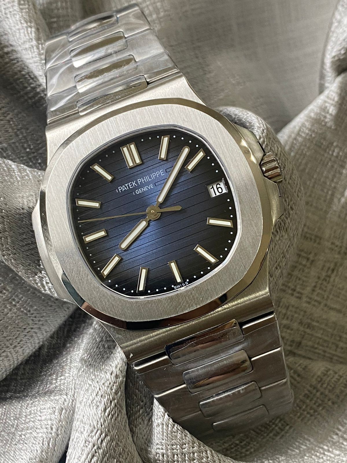 Patek Philippe 5711/1A-010 Nautilus _0