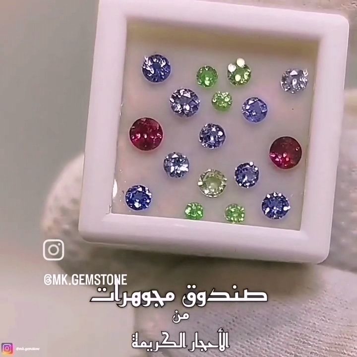 مجموعة من أحجار المجوهرات _0