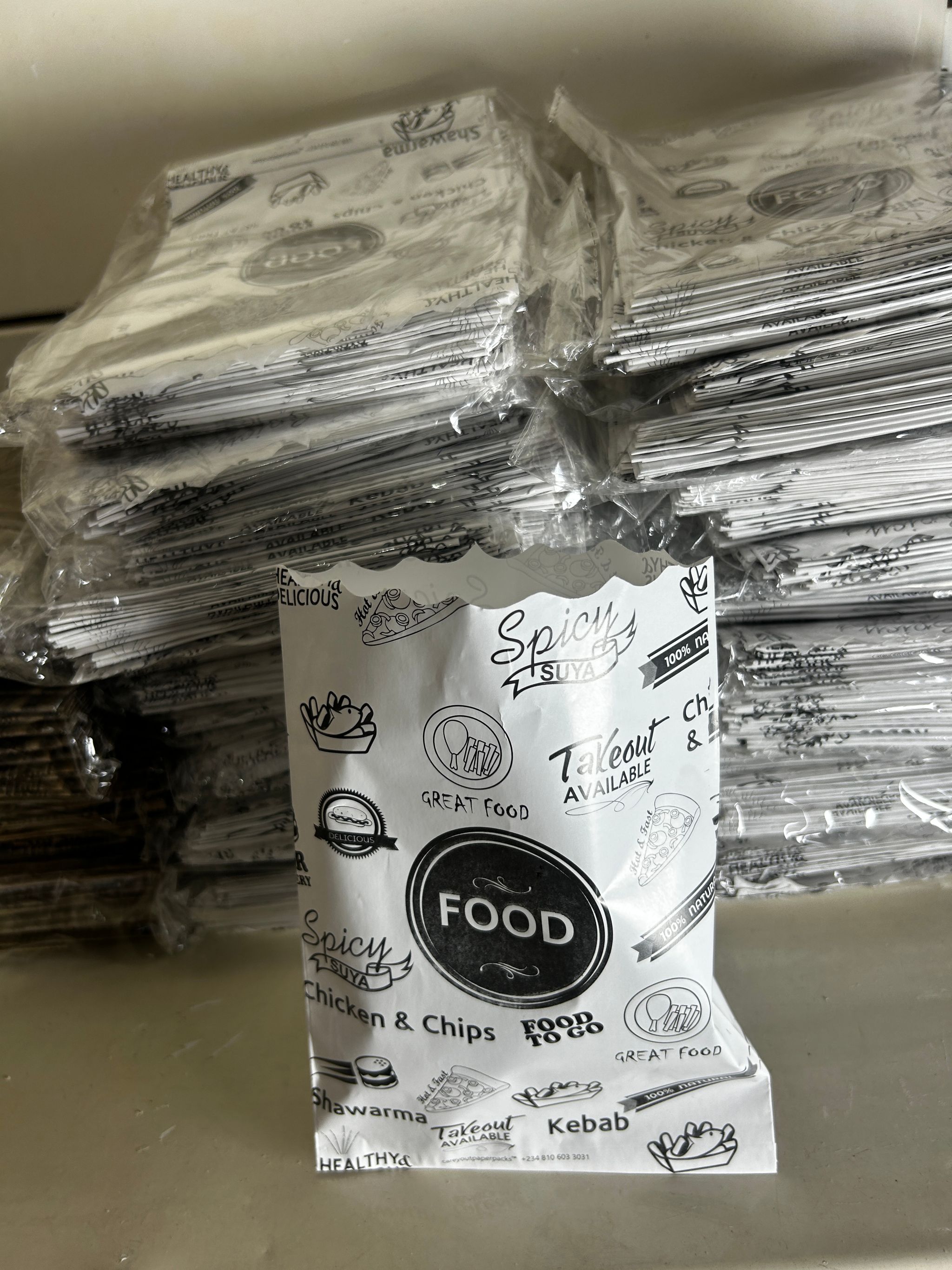 “FOOD” TREATS TAKEOUT BAGS - 7” x 5.5” - CARTON OF 1000 PIECES _7