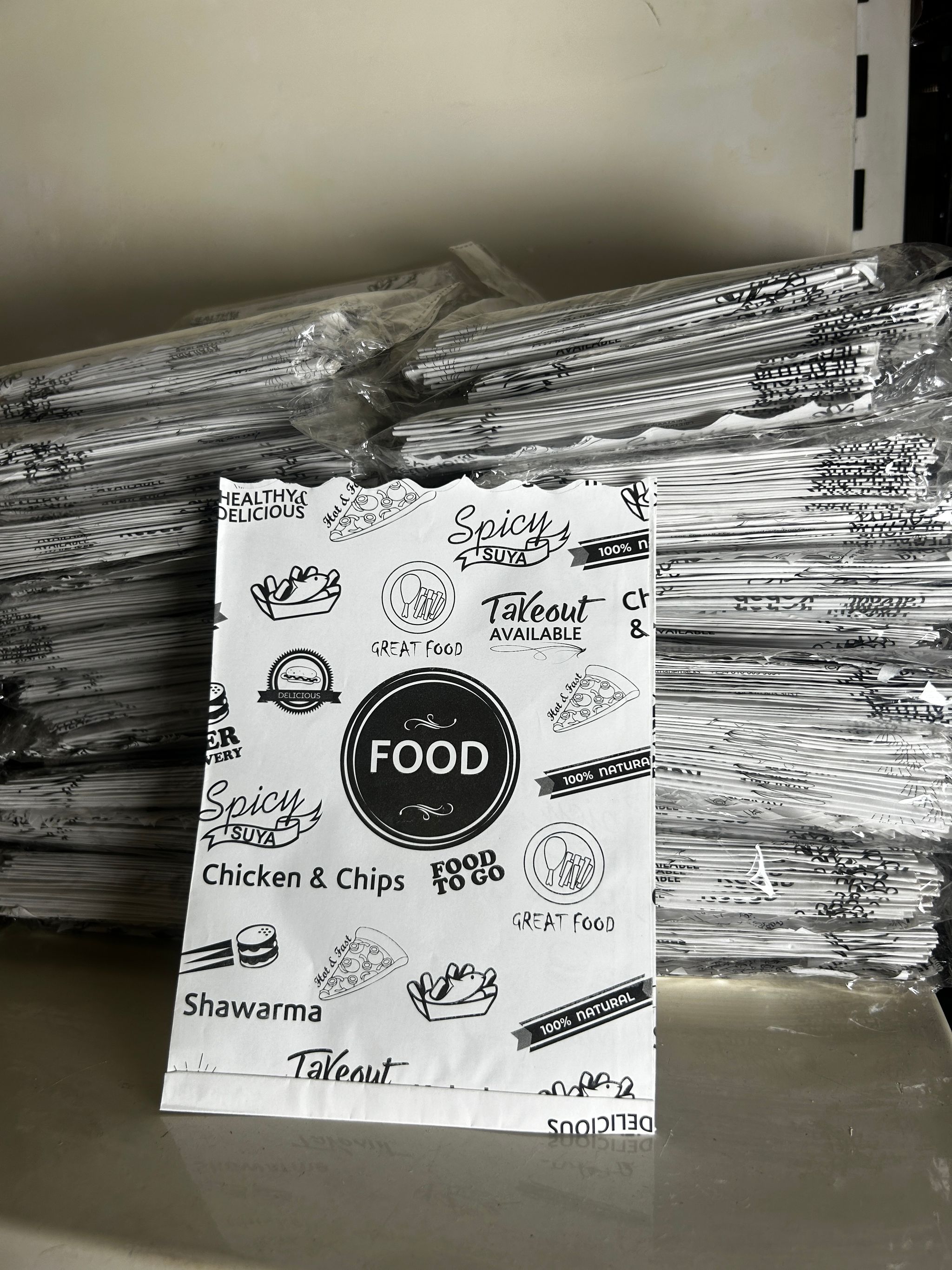 “FOOD” TREATS TAKEOUT BAGS - 7” x 5.5” - CARTON OF 1000 PIECES _3