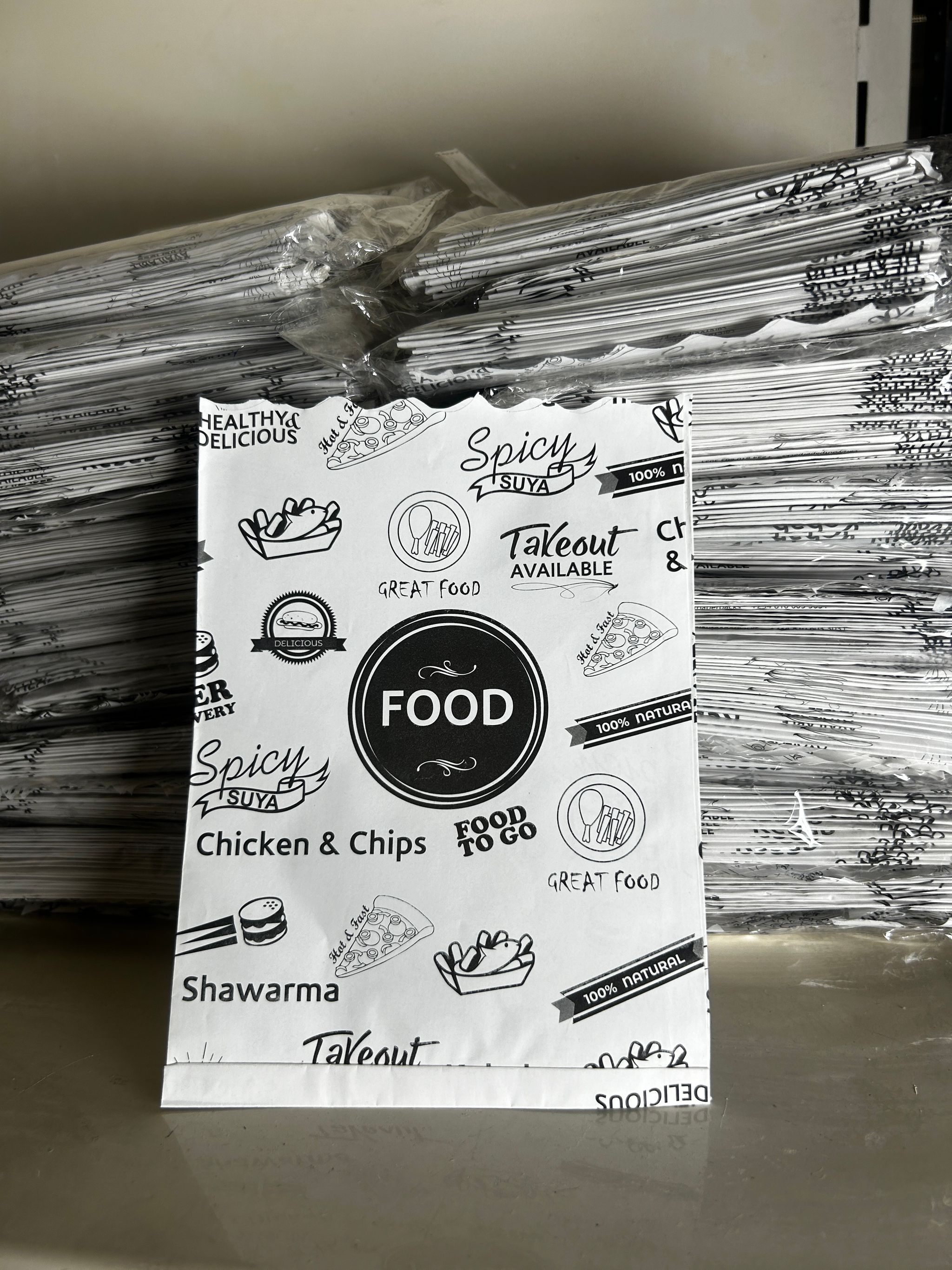 “FOOD” TREATS TAKEOUT BAGS - 7” x 5.5” - CARTON OF 1000 PIECES _5