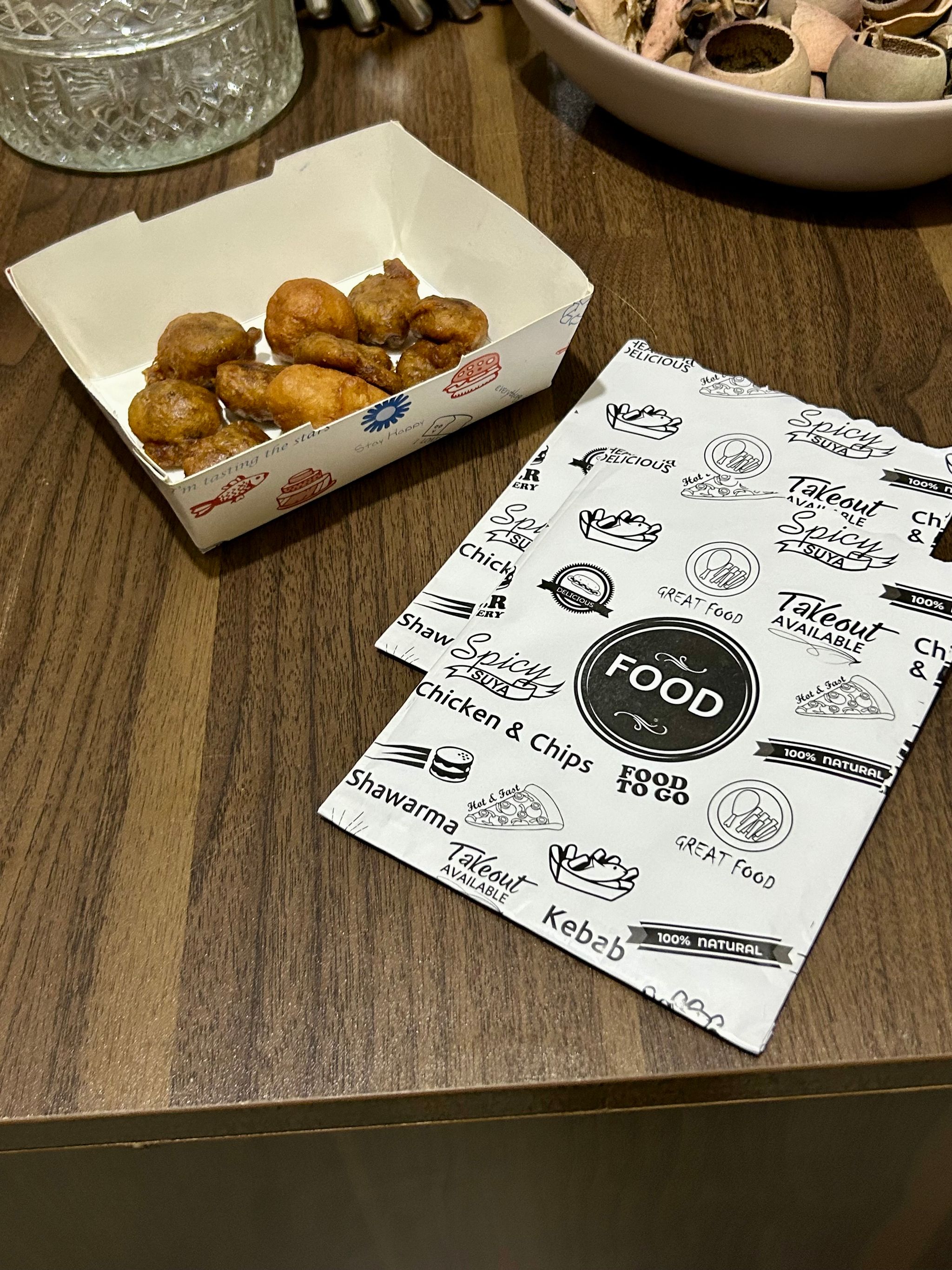 “FOOD” TREATS TAKEOUT BAGS - 7” x 5.5” - CARTON OF 1000 PIECES _0