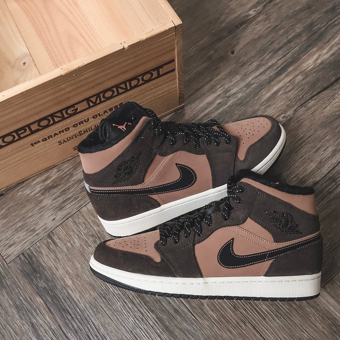 Nike Air  Jordan 1 mid Dark chocolate_0