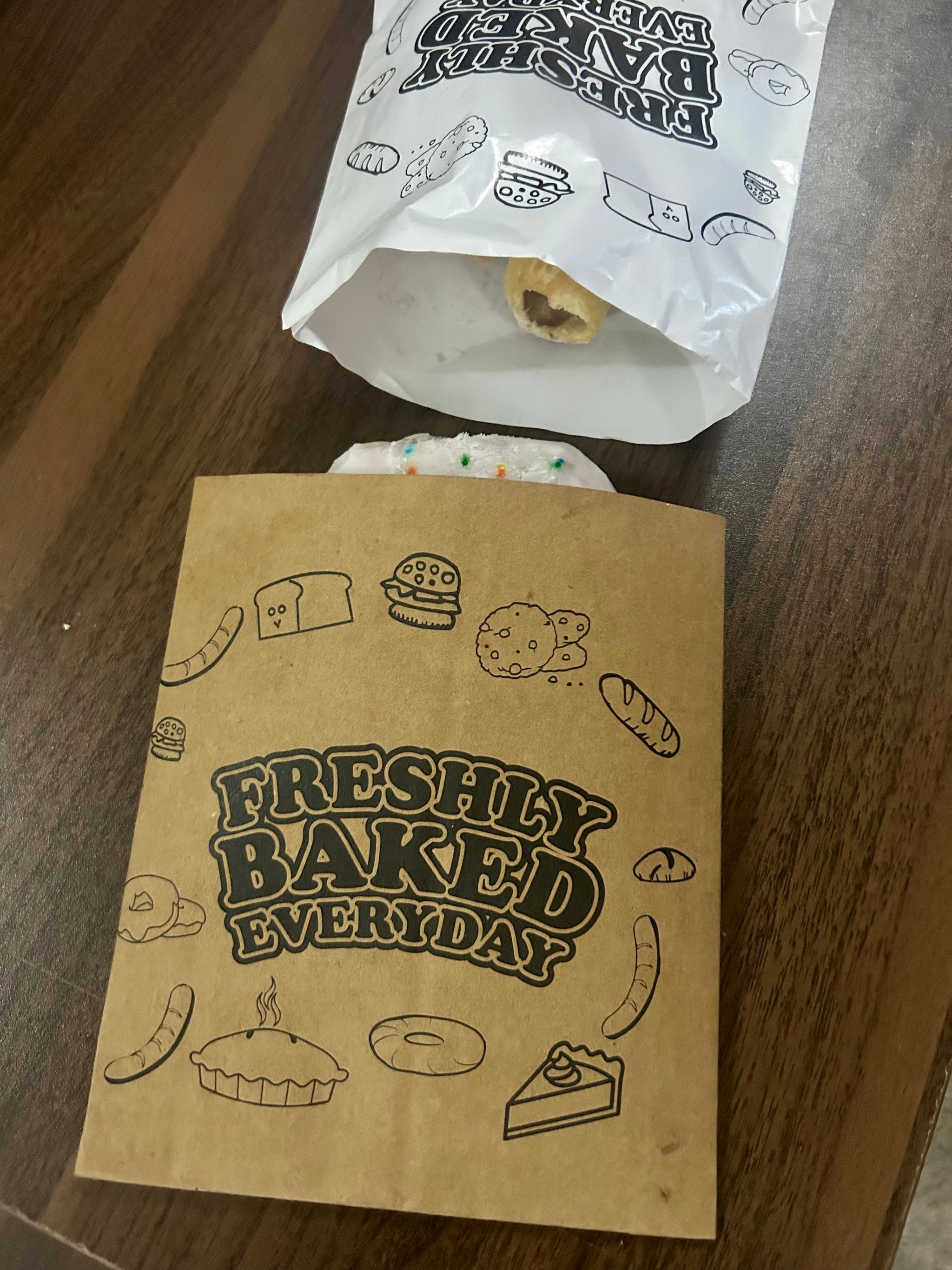 “FRESHLY BAKED EVERYDAY “ TREAT TAKEOUT BAGS - 7” x 5.5” - / BROWN _1