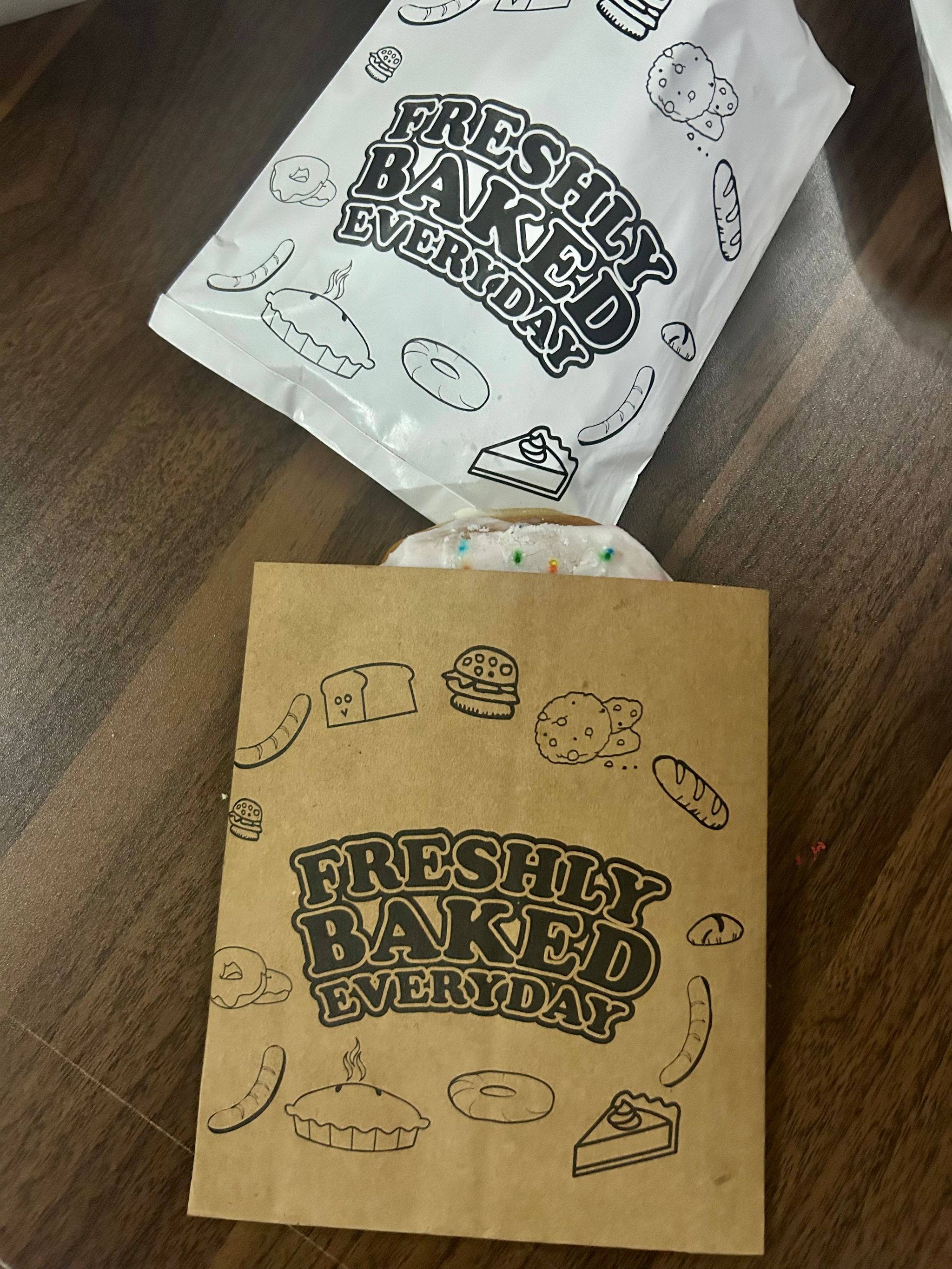 “FRESHLY BAKED EVERYDAY “ TREAT TAKEOUT BAGS - 7” x 5.5” - / BROWN _3