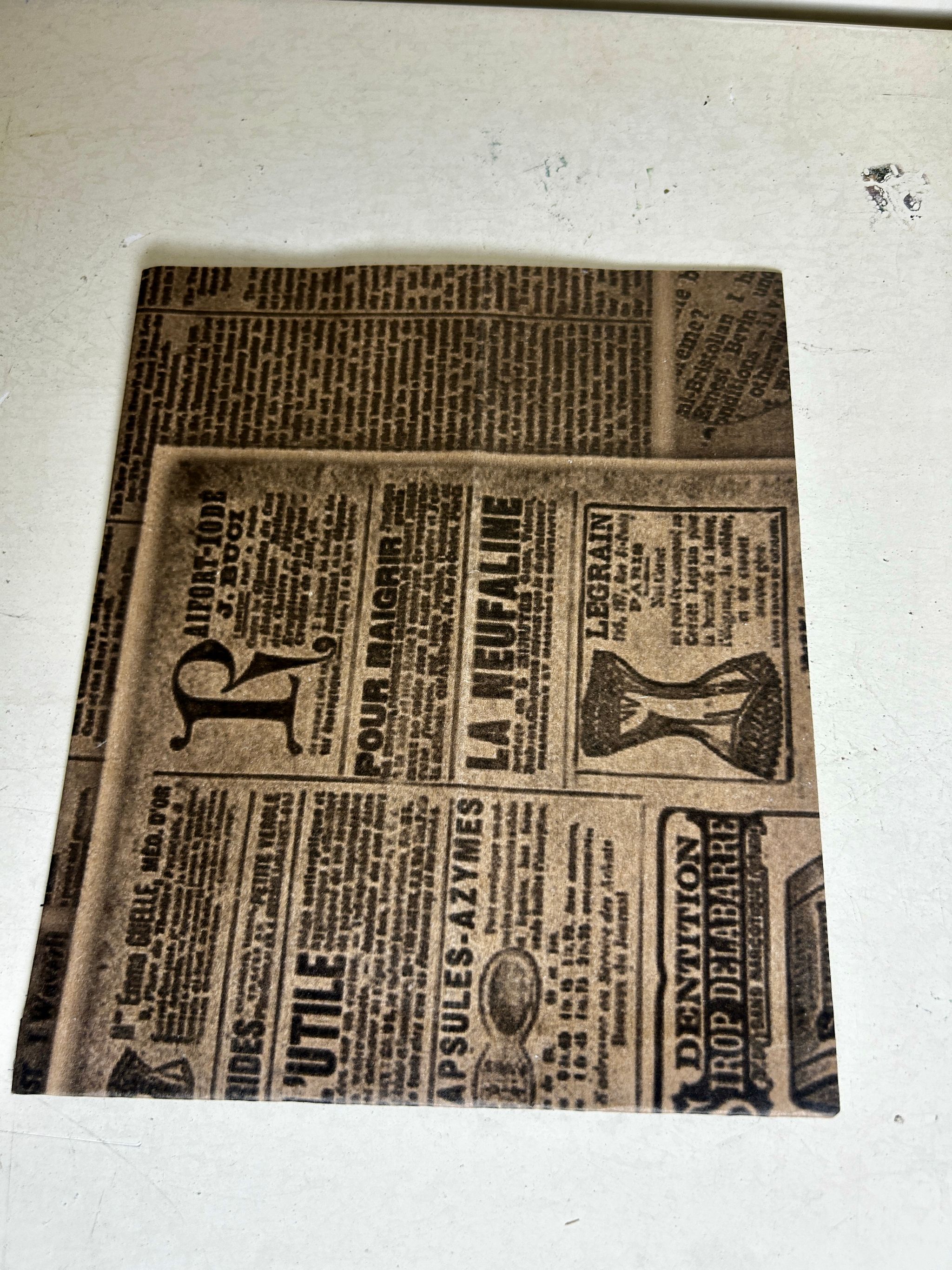 “RETRO NEWSPAPER PRINTS TREAT TAKEOUT BAGS - 7” x 5.5” - PACK OF 50 PIECES / BROWN   _1