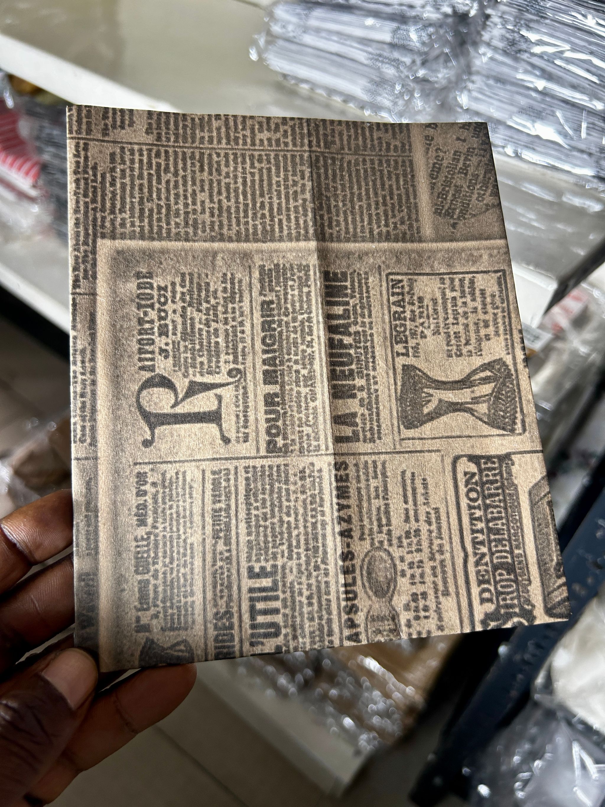 “RETRO NEWSPAPER PRINTS TREAT TAKEOUT BAGS - 7” x 5.5” - PACK OF 50 PIECES / BROWN   _4