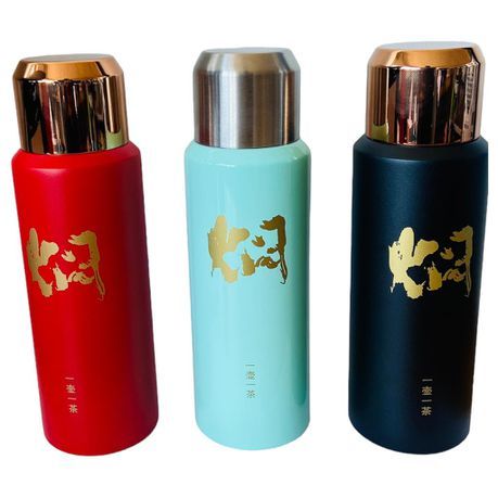 Thermos Flask with a Shiny Gold Cap and an Artistic, Gold-Colored Design_0