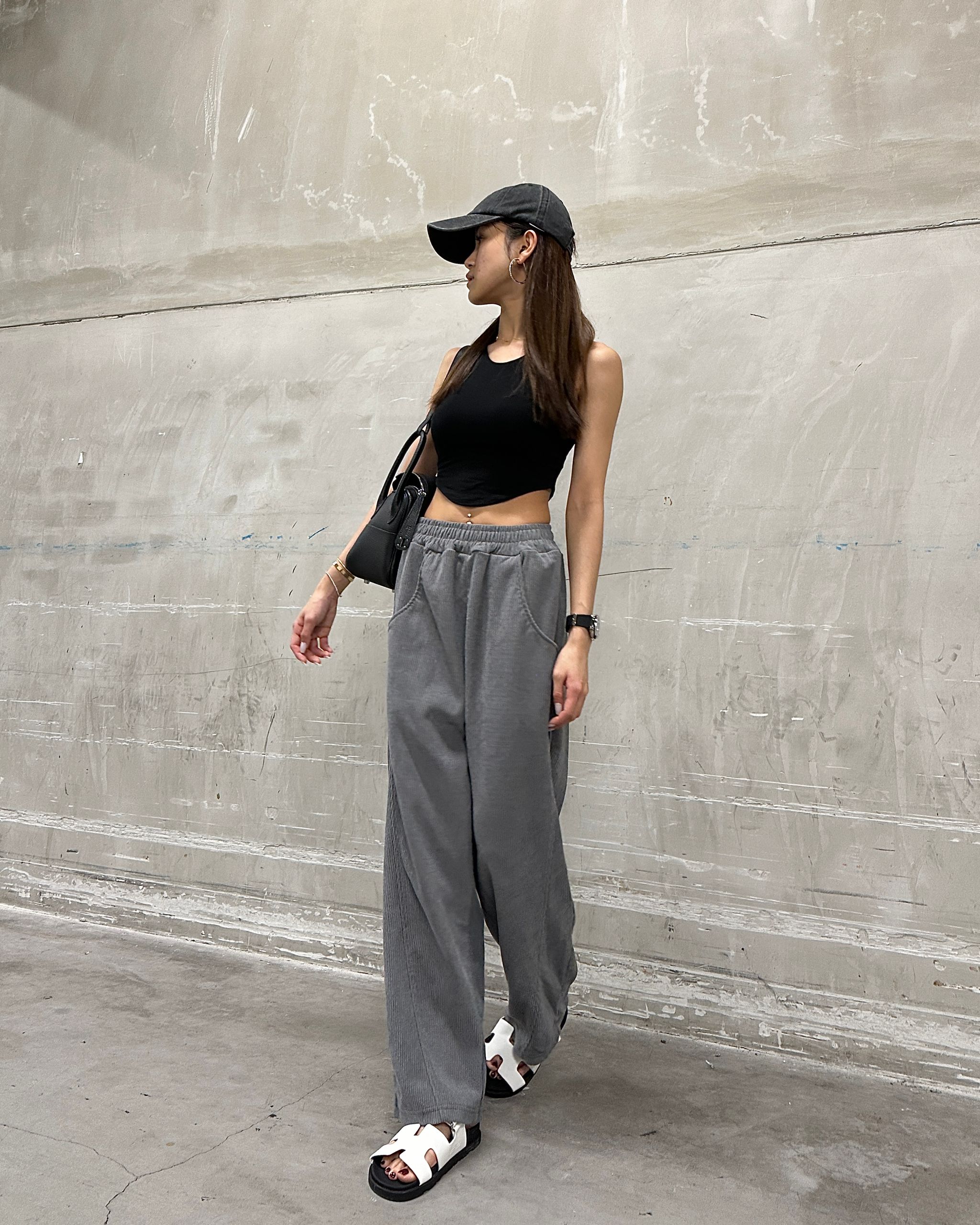 GREY SWEATPANTS _2