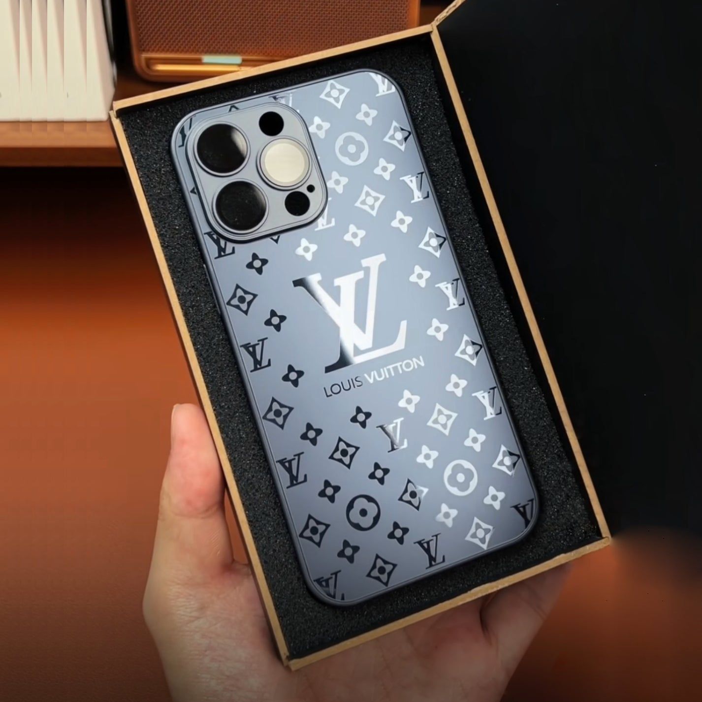 louis vuitton Embossed Case _0