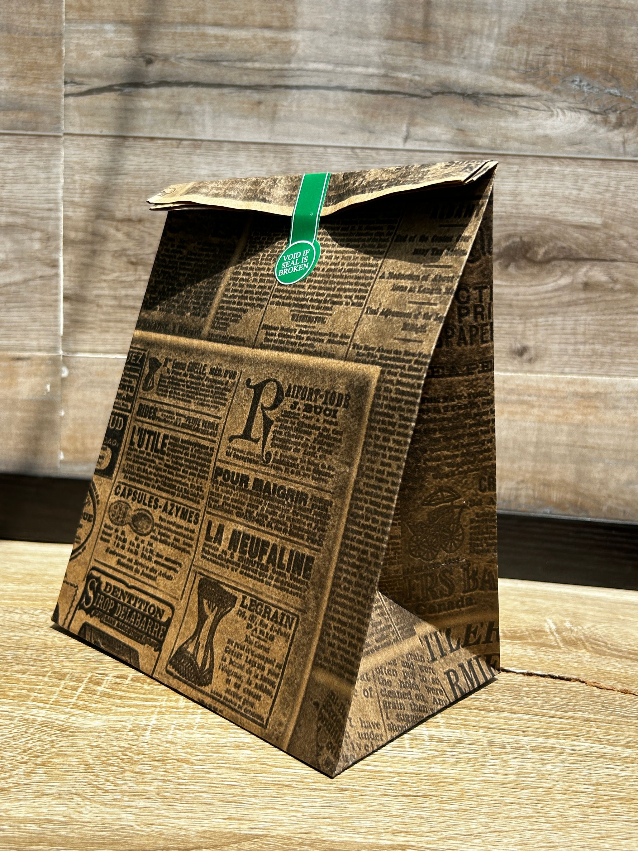 “NEWSPAPER PRINTS” TAKEOUT BAGS - 10” x 7” x 5.5” - PACK OF 100 BAGS_1