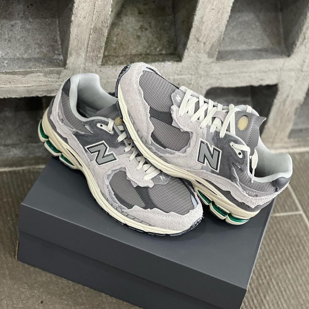 New Balance 2002R Grey_0