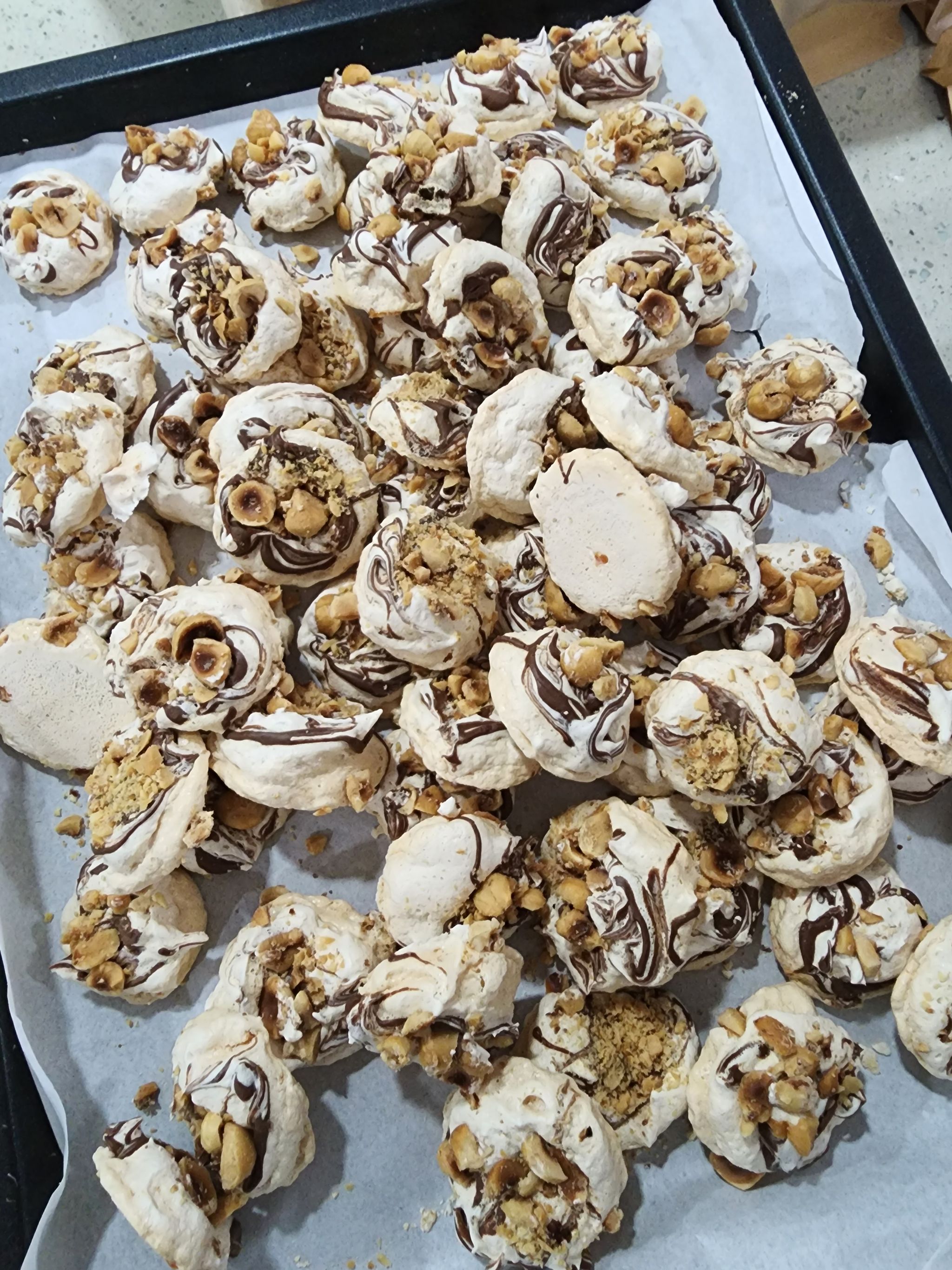 Hazelnut Meringue Cookies_0